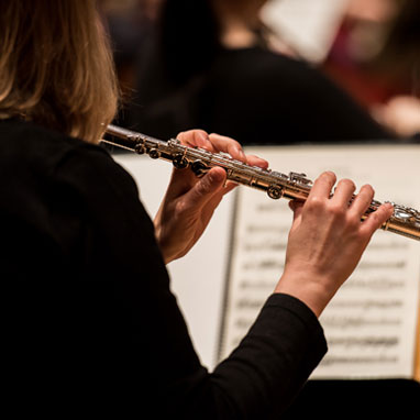 Orchestra Lumos subscribers enjoy a series of five orchestral concerts, each performed on Saturday night and Sunday afternoon. As a subscriber, you have the opportunity to add on Small Space performances at preferential pricing. Email Lis Sinniger, Ticketing and Customer Experience Manager at lsinniger@orchestralumos.org to learn more!