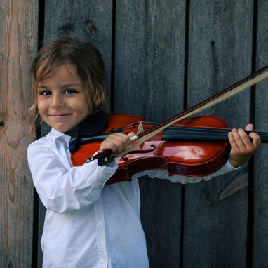 Orchestra Lumos’ educational initiatives reach more than 5,000 students across Fairfield County each year. We offer programs for kids in all age and ability levels if they are studying music.